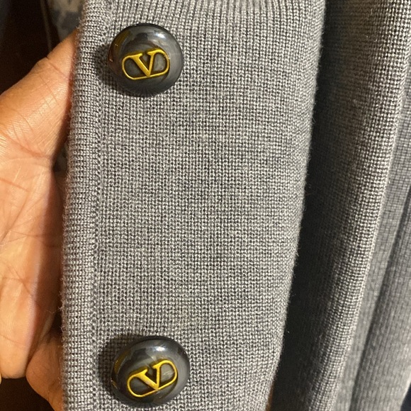 VALENTINO Grey Sweater NWOT W/ 2 Buttons made in Italy - Picture 6 of 7